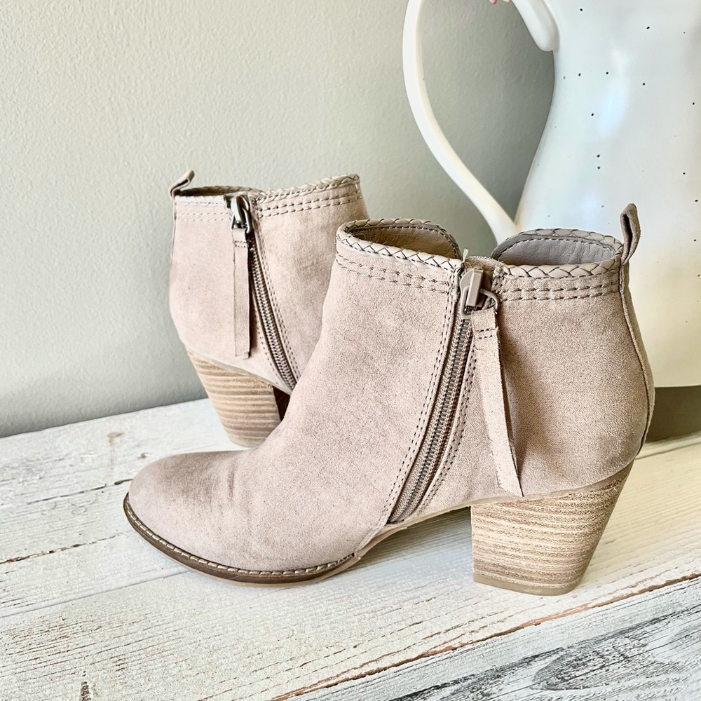 Stitch Fix DV8 Junie Woven Trim Taupe Booties - Picture 1 of 4